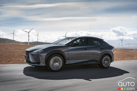 Lexus se lance officiellement dans le tout électrique avec le RZ